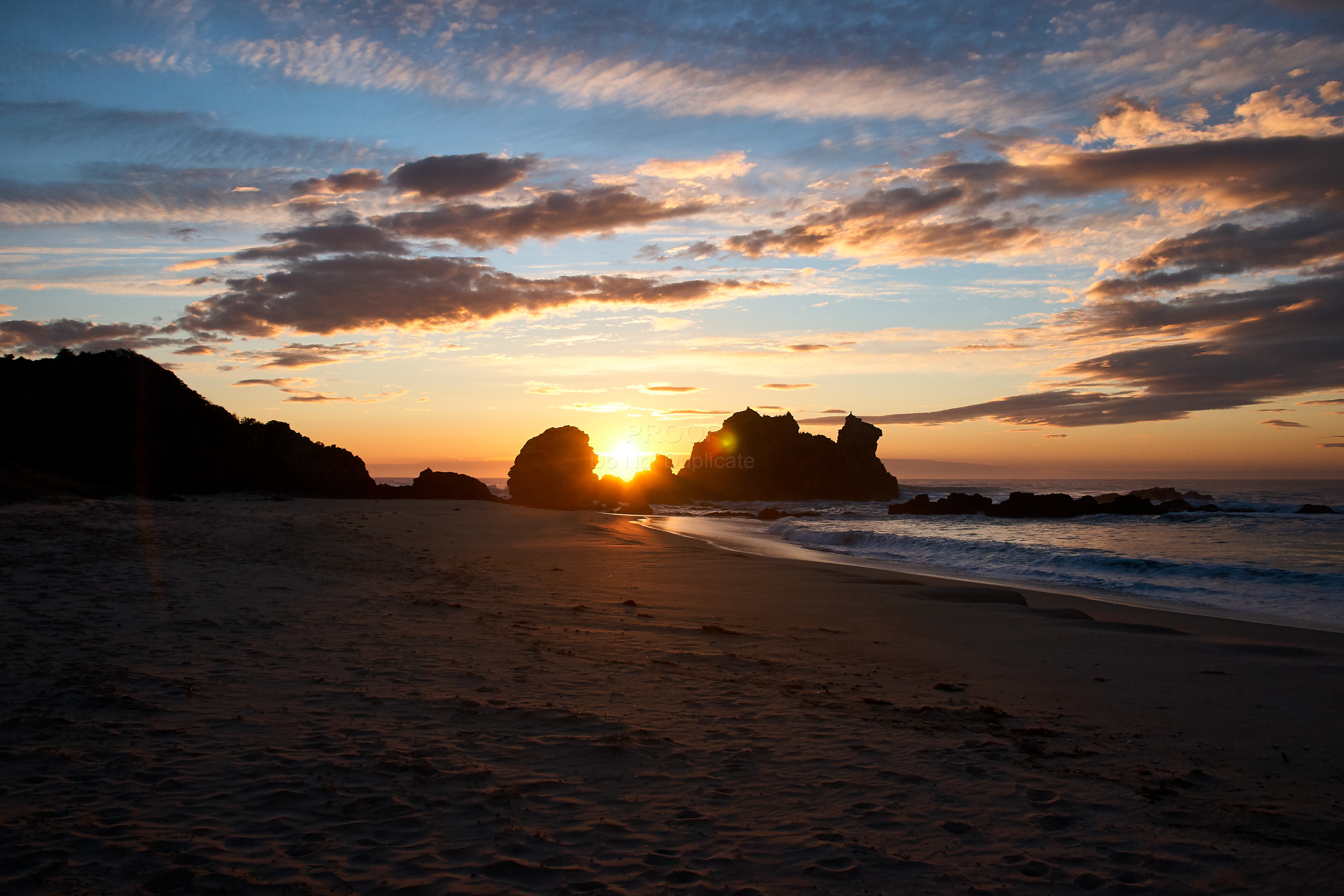 Rocky_beach_sunrise_5055